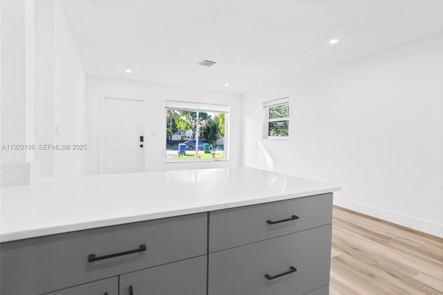 6117 NW 27th St 1, Margate, FL 33063