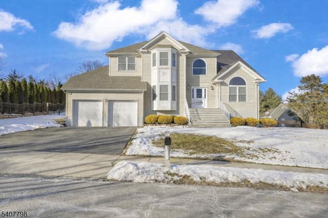 4 Bellows Ln, Montville Twp., NJ 07082