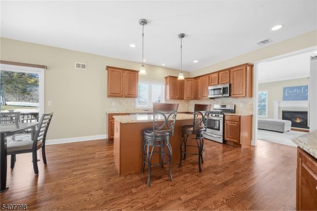 4 Bellows Ln, Montville Twp., NJ 07082