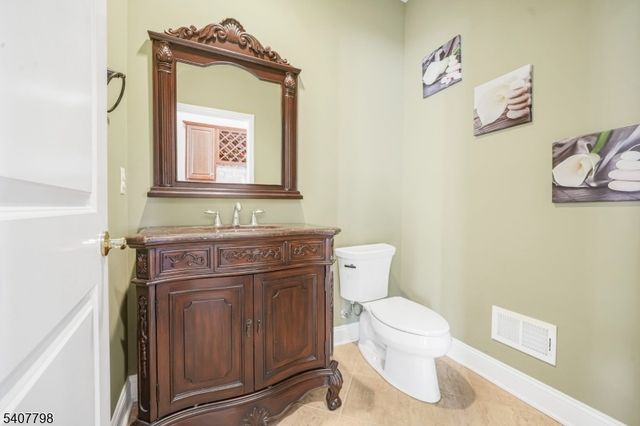 4 Bellows Ln, Montville Twp., NJ 07082