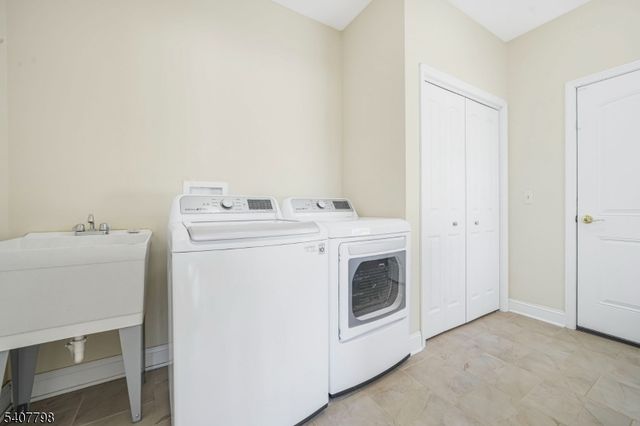 4 Bellows Ln, Montville Twp., NJ 07082