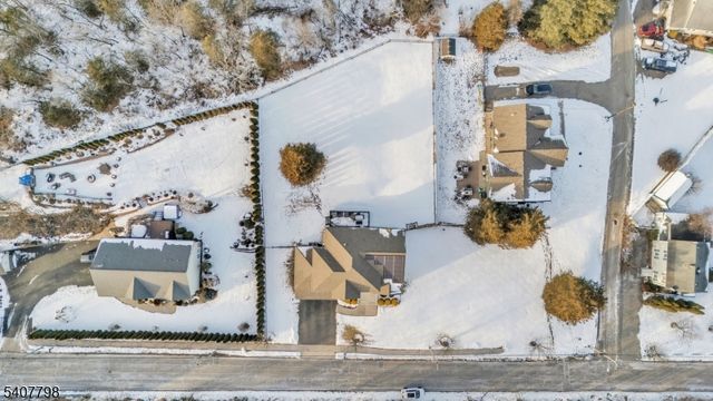 4 Bellows Ln, Montville Twp., NJ 07082