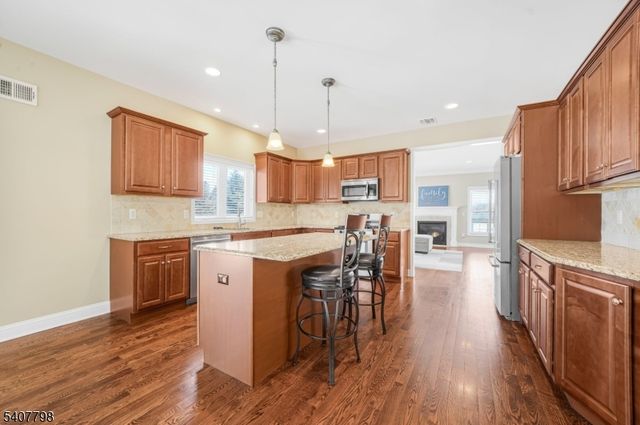 4 Bellows Ln, Montville Twp., NJ 07082