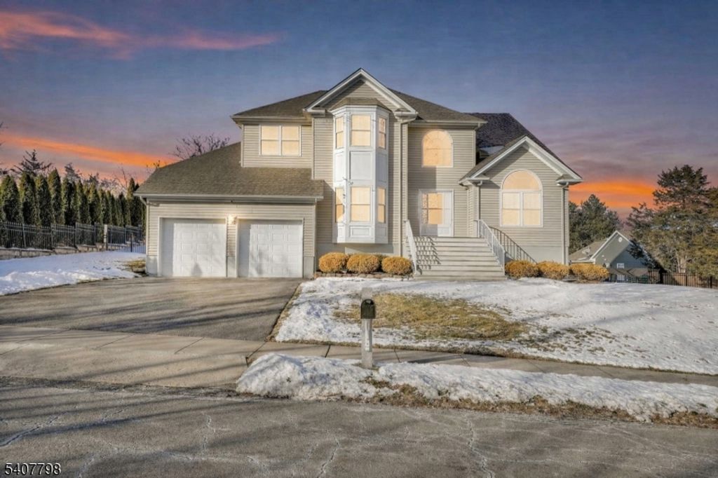 4 Bellows Ln, Montville Twp., NJ 07082