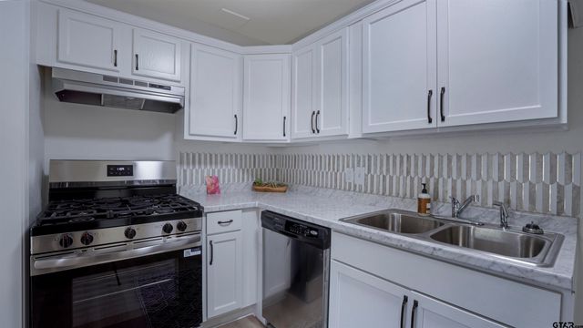 1925 Cushing Dr, Tyler, TX 75702