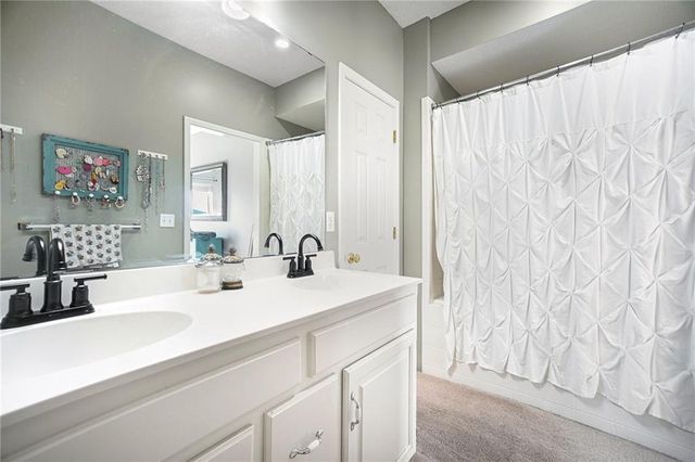 17897 W 163RD Terrace, Olathe, KS 66062