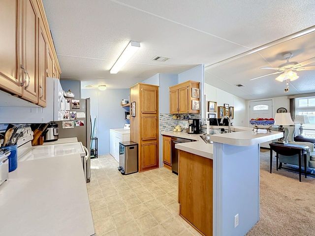 1660 ELKHART CIRCLE, Tavares, FL 32778