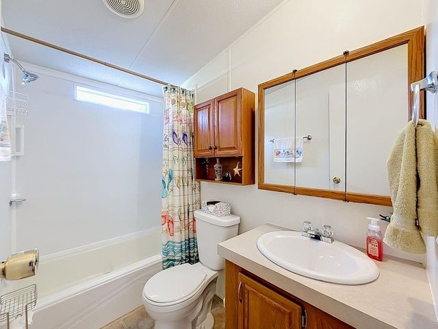 1660 ELKHART CIRCLE, Tavares, FL 32778