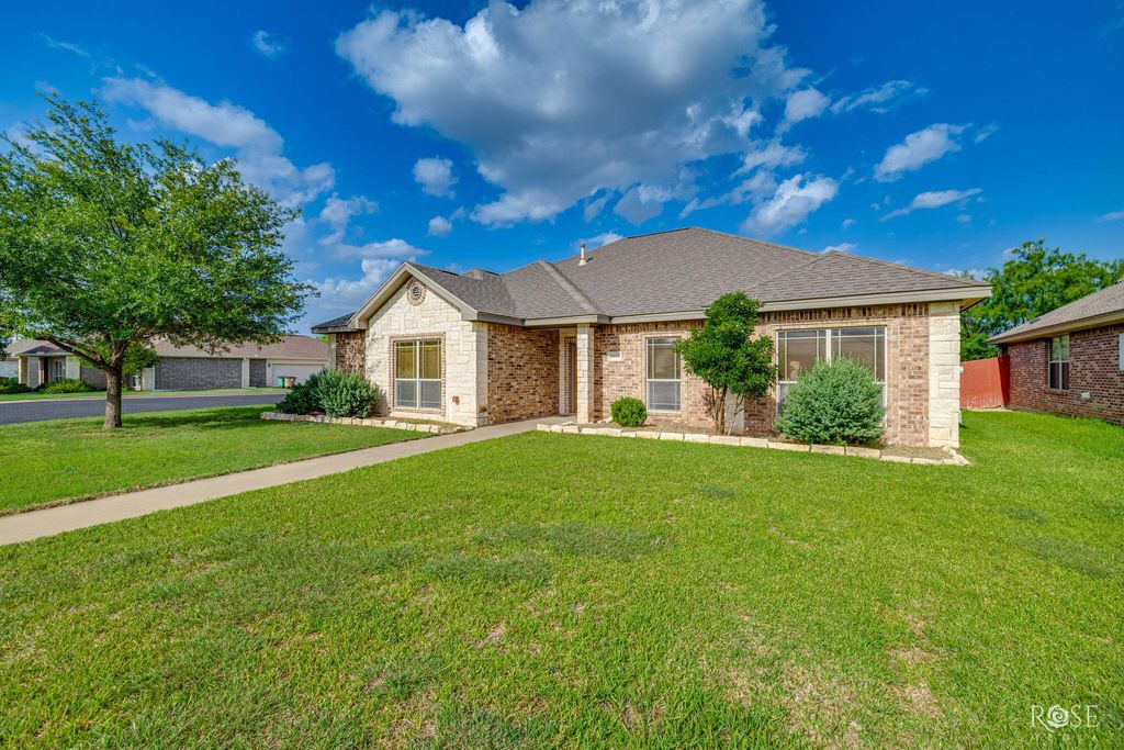Image 3 of property listing at 4302 Goodnight Trail, San Angelo, TX 76903