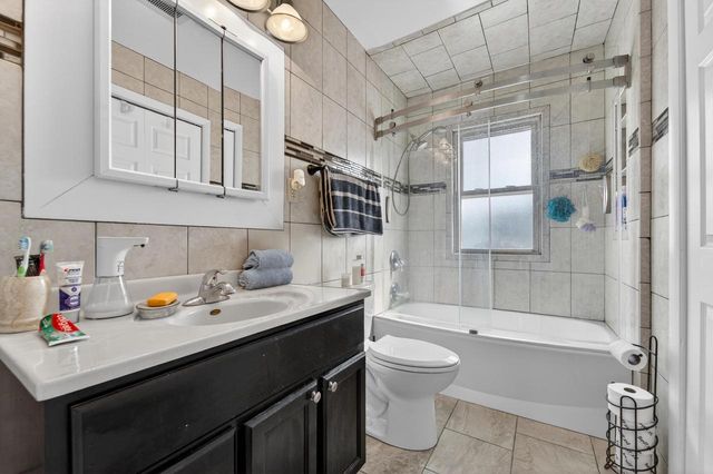 1104 North STREET, Racine, WI 53402