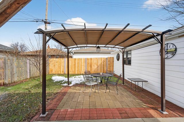 1104 North STREET, Racine, WI 53402