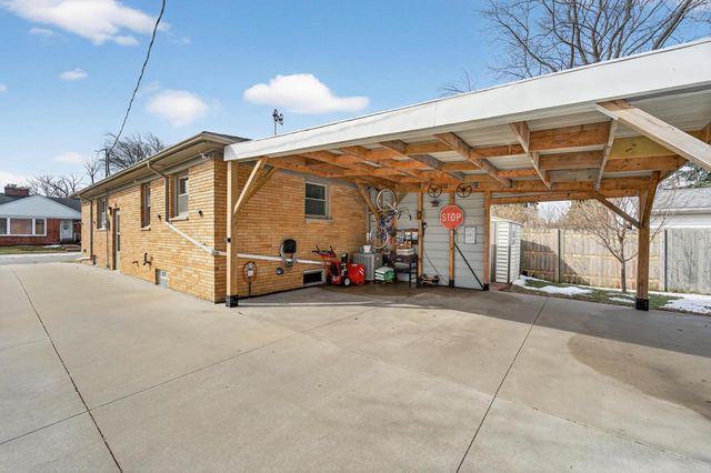 1104 North STREET, Racine, WI 53402