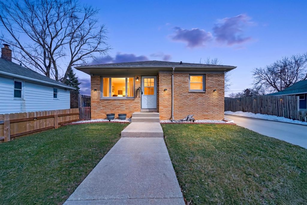 1104 North STREET, Racine, WI 53402