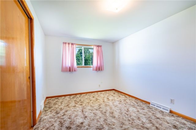 121 Vern Lane, Cheektowaga, NY 14227