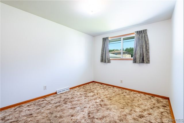 121 Vern Lane, Cheektowaga, NY 14227