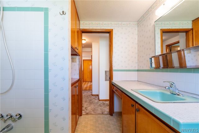 121 Vern Lane, Cheektowaga, NY 14227