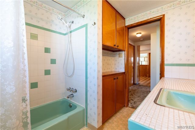 121 Vern Lane, Cheektowaga, NY 14227