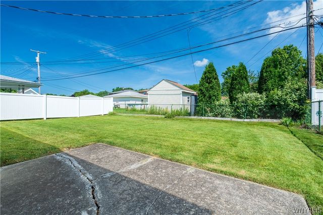 121 Vern Lane, Cheektowaga, NY 14227