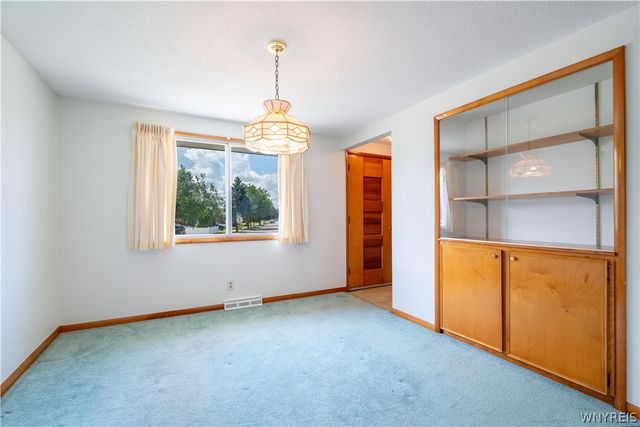 121 Vern Lane, Cheektowaga, NY 14227