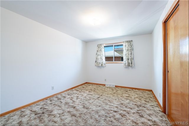 121 Vern Lane, Cheektowaga, NY 14227