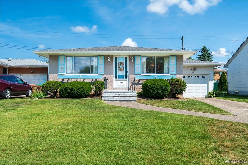 121 Vern Lane, Cheektowaga, NY 14227