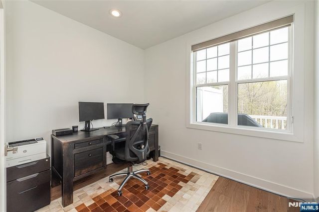 15 Cinnamon Drive, Upper Saddle River, NJ 07458