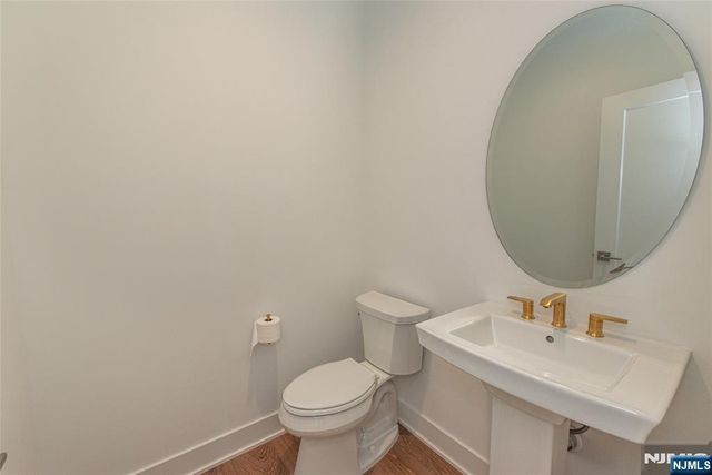 15 Cinnamon Drive, Upper Saddle River, NJ 07458