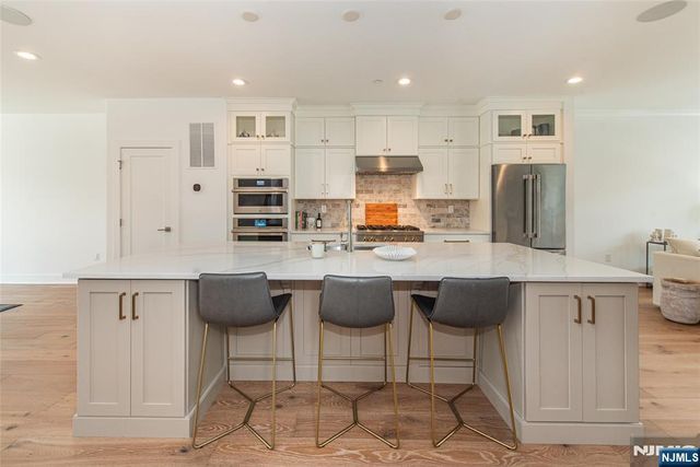 15 Cinnamon Drive, Upper Saddle River, NJ 07458