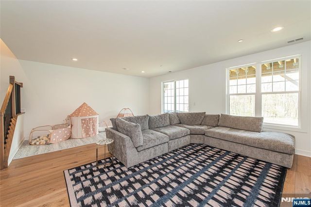 15 Cinnamon Drive, Upper Saddle River, NJ 07458
