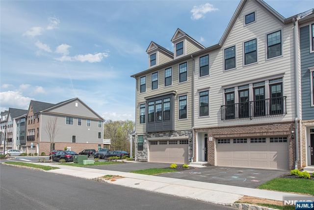 15 Cinnamon Drive, Upper Saddle River, NJ 07458