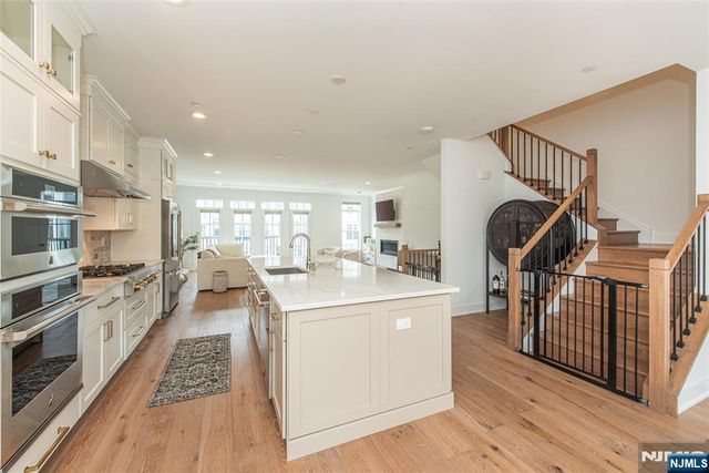 15 Cinnamon Drive, Upper Saddle River, NJ 07458