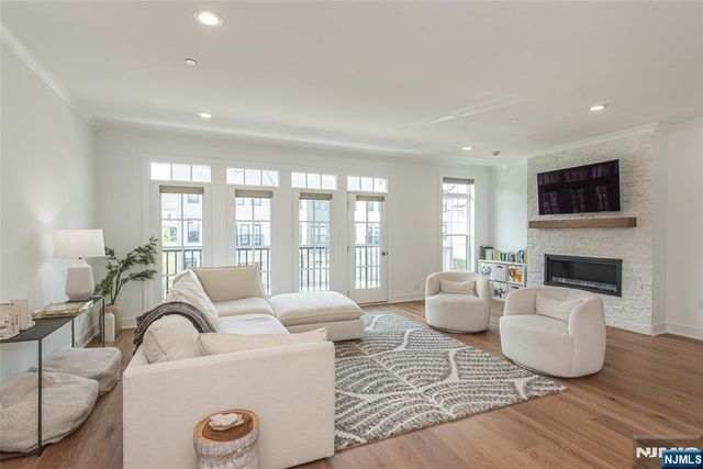 15 Cinnamon Drive, Upper Saddle River, NJ 07458