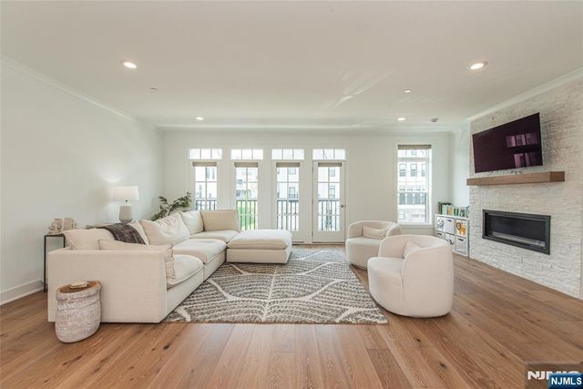 15 Cinnamon Drive, Upper Saddle River, NJ 07458