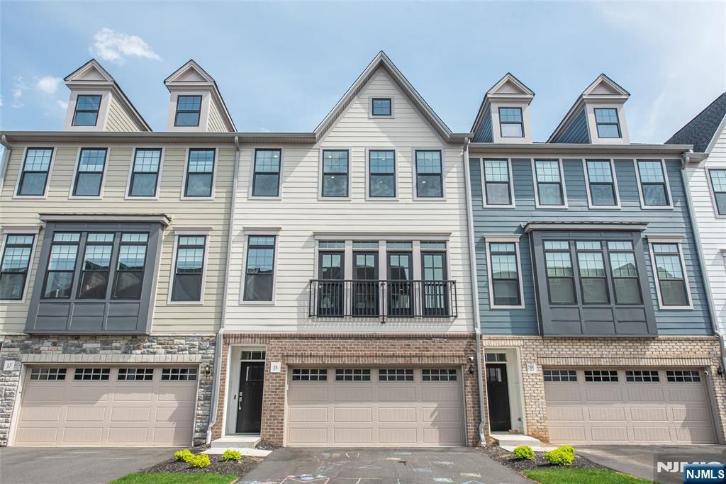15 Cinnamon Drive, Upper Saddle River, NJ 07458