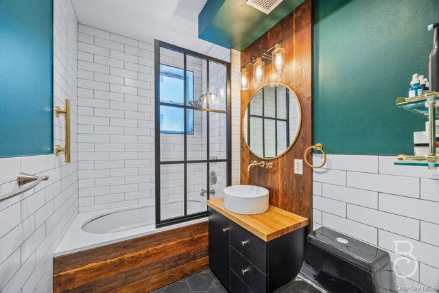 25-25 Newtown Avenue 4B, Astoria, NY 11102