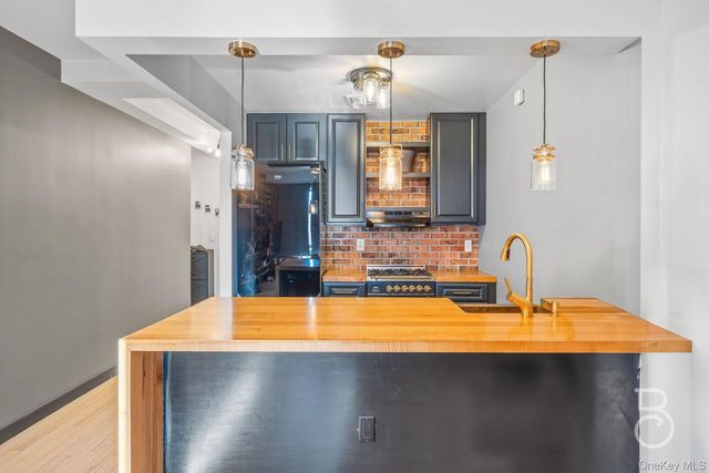 25-25 Newtown Avenue 4B, Astoria, NY 11102