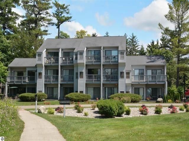 5605 E Creeks Crossing, Acme Twp, MI 49690