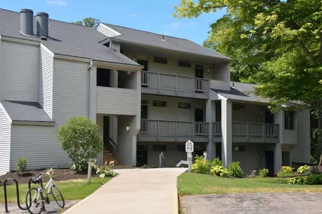 5605 E Creeks Crossing, Acme Twp, MI 49690