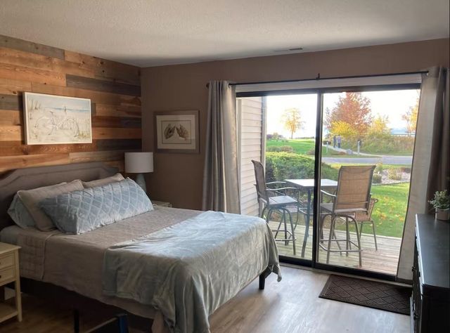 5605 E Creeks Crossing, Acme Twp, MI 49690