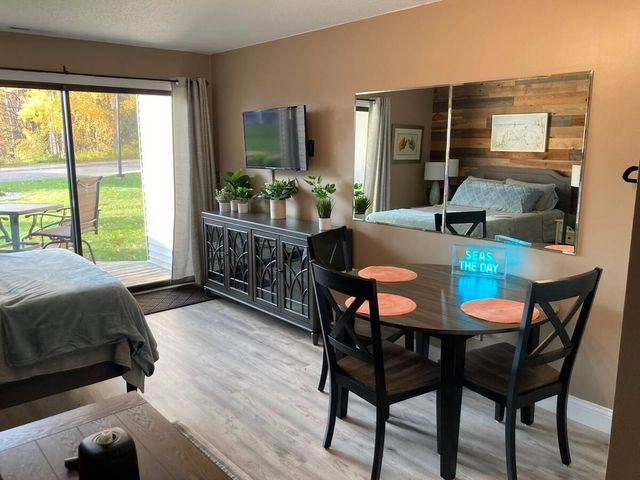 5605 E Creeks Crossing, Acme Twp, MI 49690