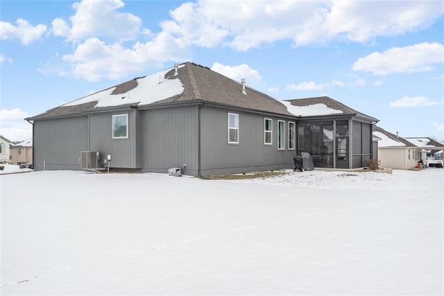 19485 W 202nd Street, Spring Hill, KS 66083