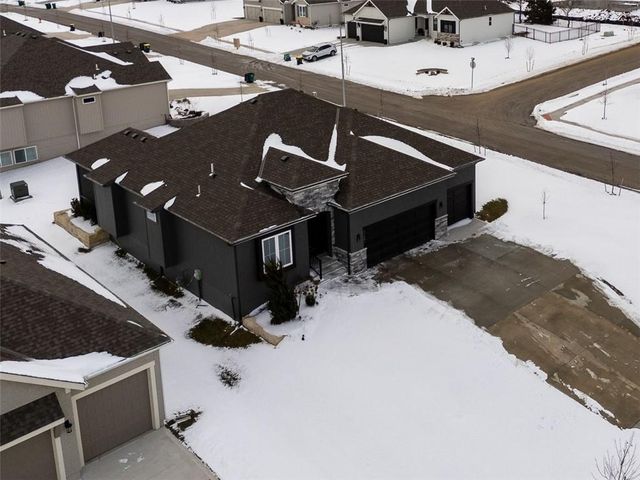 19485 W 202nd Street, Spring Hill, KS 66083