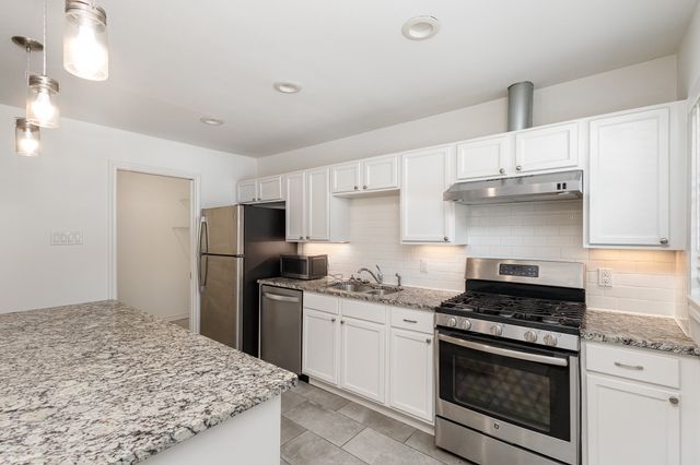 6435 Ravendale Lane, Dallas, TX 75214