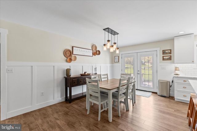 8 ORCHARD DR, Hanover, PA 17331