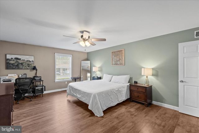 8 ORCHARD DR, Hanover, PA 17331