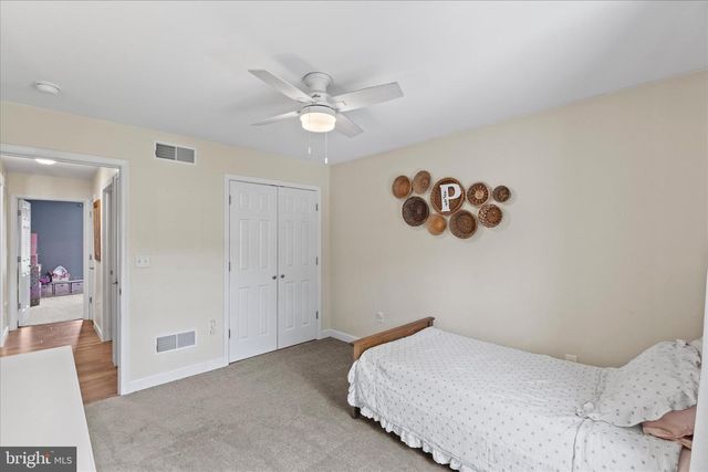 8 ORCHARD DR, Hanover, PA 17331