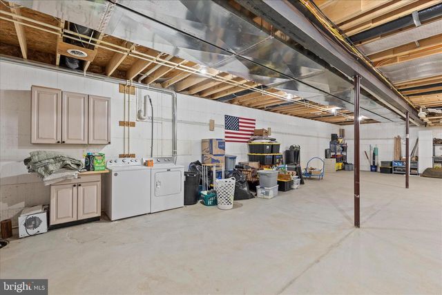 8 ORCHARD DR, Hanover, PA 17331