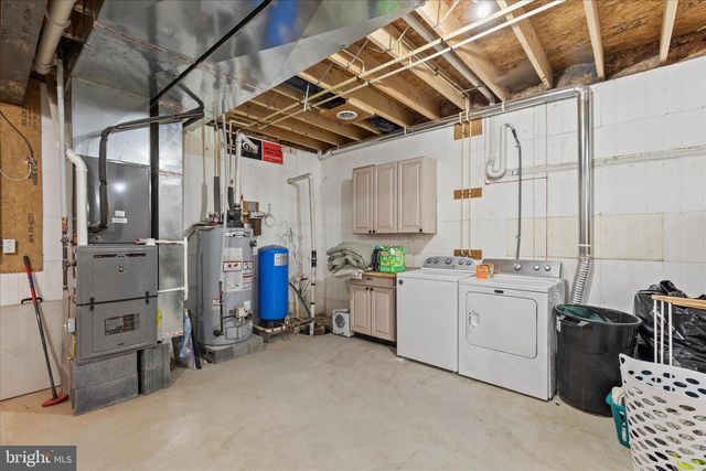 8 ORCHARD DR, Hanover, PA 17331