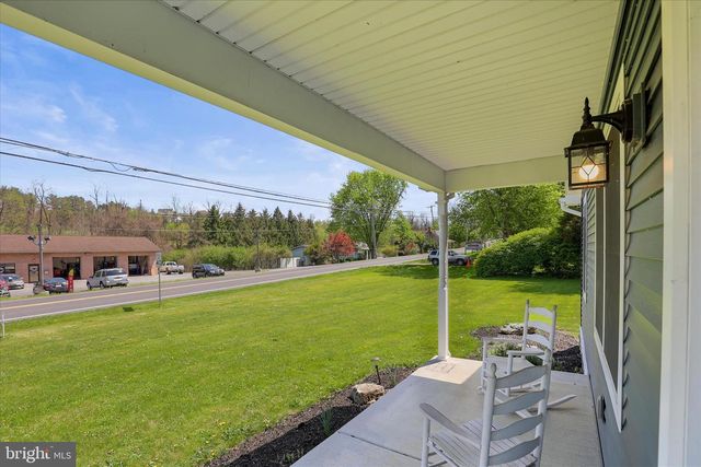 8 ORCHARD DR, Hanover, PA 17331
