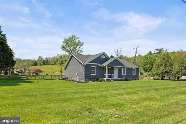 8 ORCHARD DR, Hanover, PA 17331